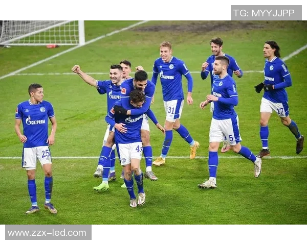 沙尔克04不敌对手，德甲降级阴影笼罩俱乐部